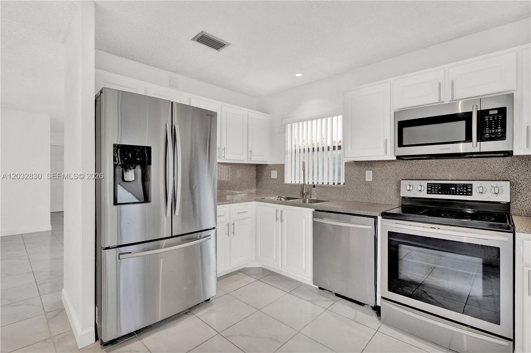 For Rent: $2,900 (3 beds, 2 baths, 1183 Square Feet)
