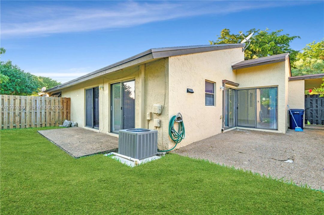 For Rent: $2,900 (3 beds, 2 baths, 1183 Square Feet)