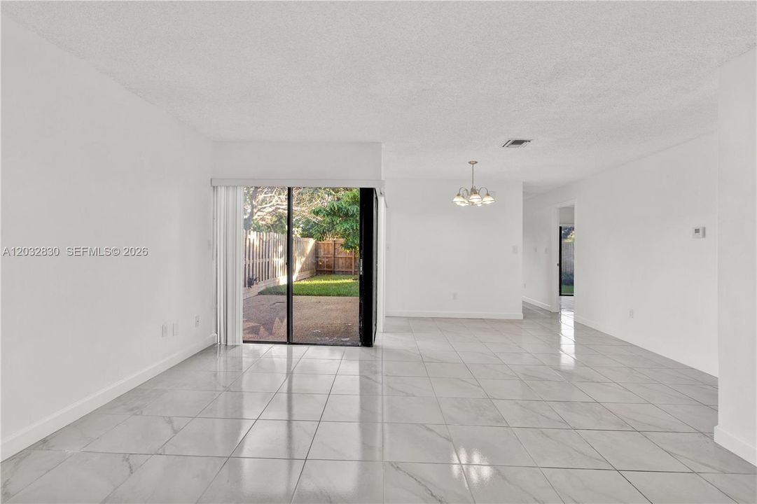 For Rent: $2,900 (3 beds, 2 baths, 1183 Square Feet)