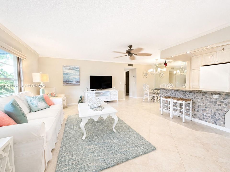 For Sale: $200,000 (2 beds, 2 baths, 1175 Square Feet)