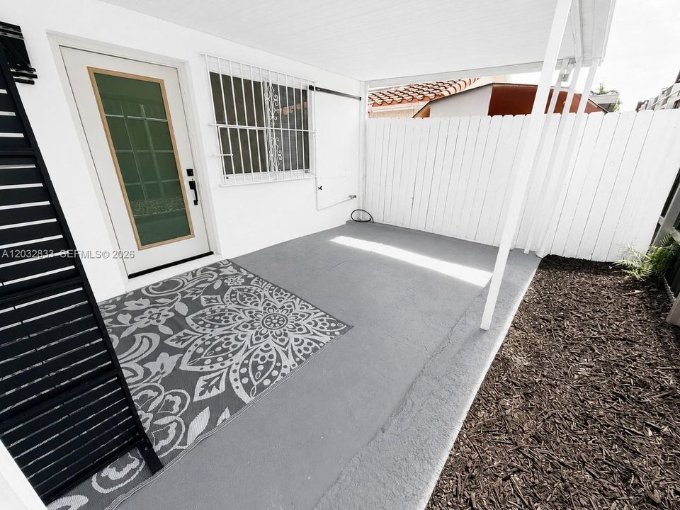For Rent: $1,500 (0 beds, 1 baths, 275 Square Feet)