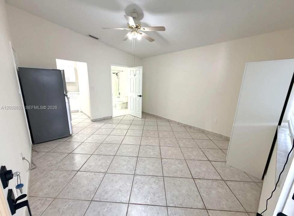For Rent: $1,500 (0 beds, 1 baths, 275 Square Feet)