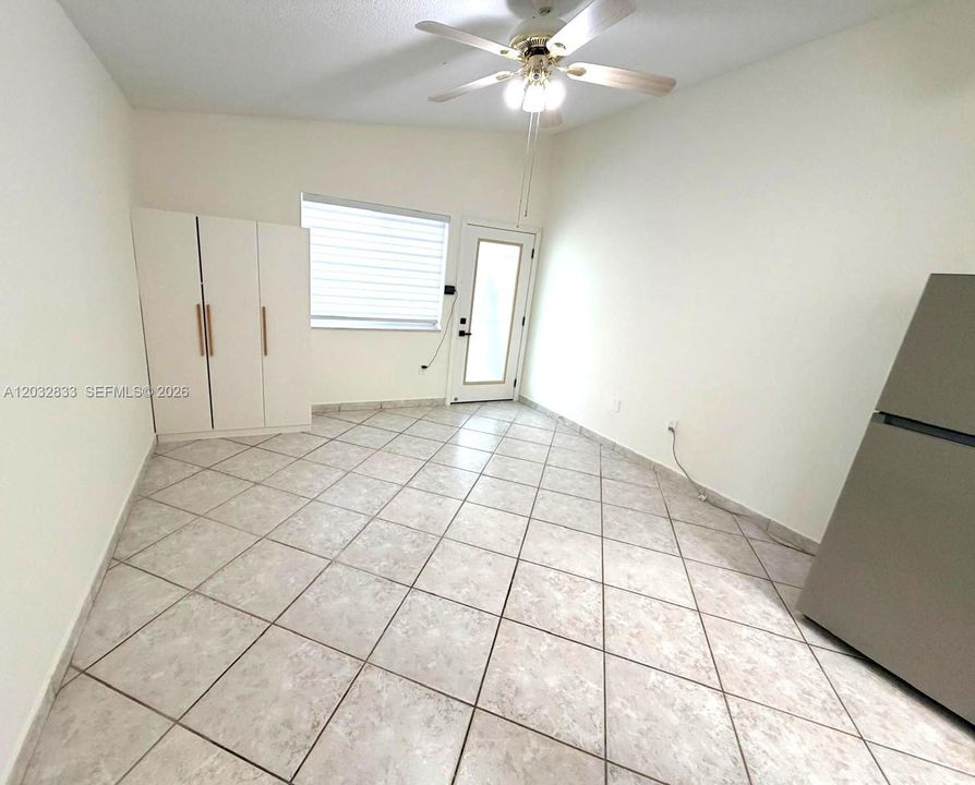 For Rent: $1,500 (0 beds, 1 baths, 275 Square Feet)
