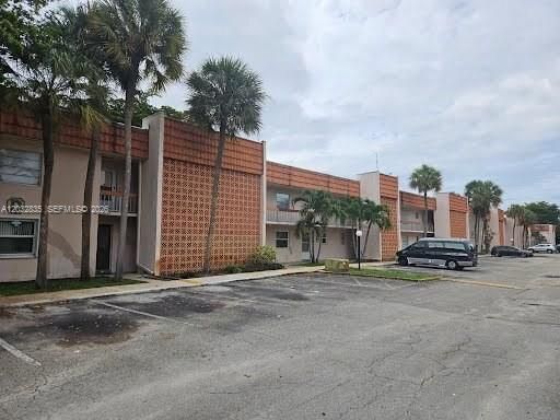 For Sale: $125,000 (1 beds, 1 baths, 750 Square Feet)