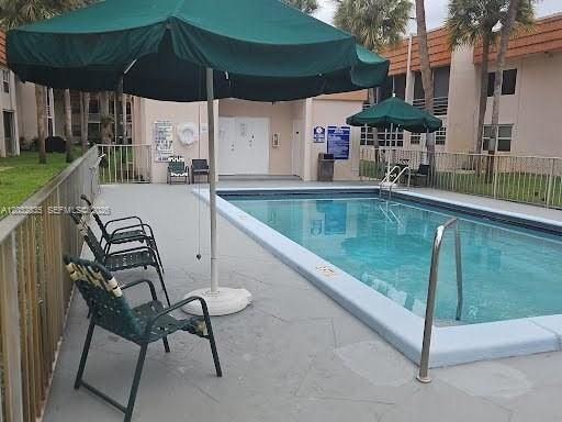 For Sale: $125,000 (1 beds, 1 baths, 750 Square Feet)