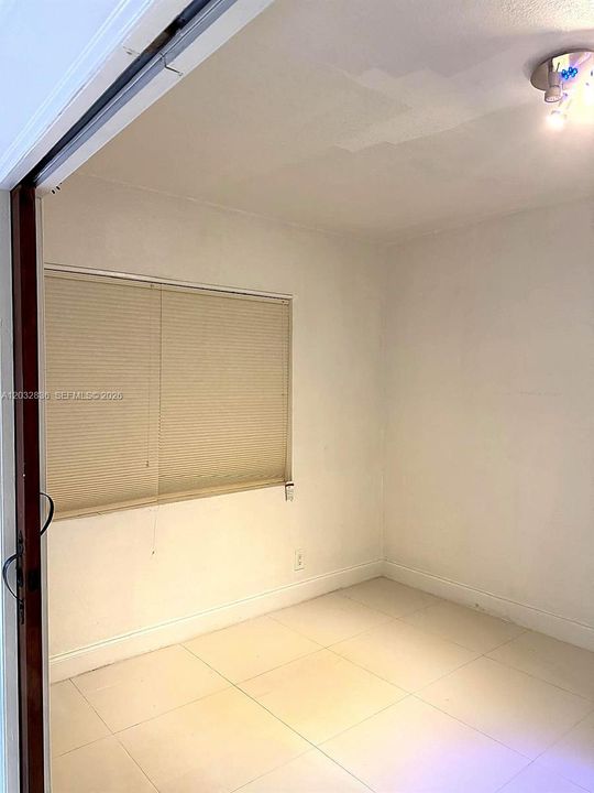 For Rent: $2,150 (2 beds, 1 baths, 839 Square Feet)
