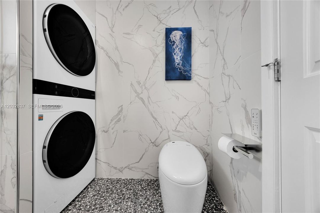 For Sale: $189,000 (2 beds, 1 baths, 848 Square Feet)