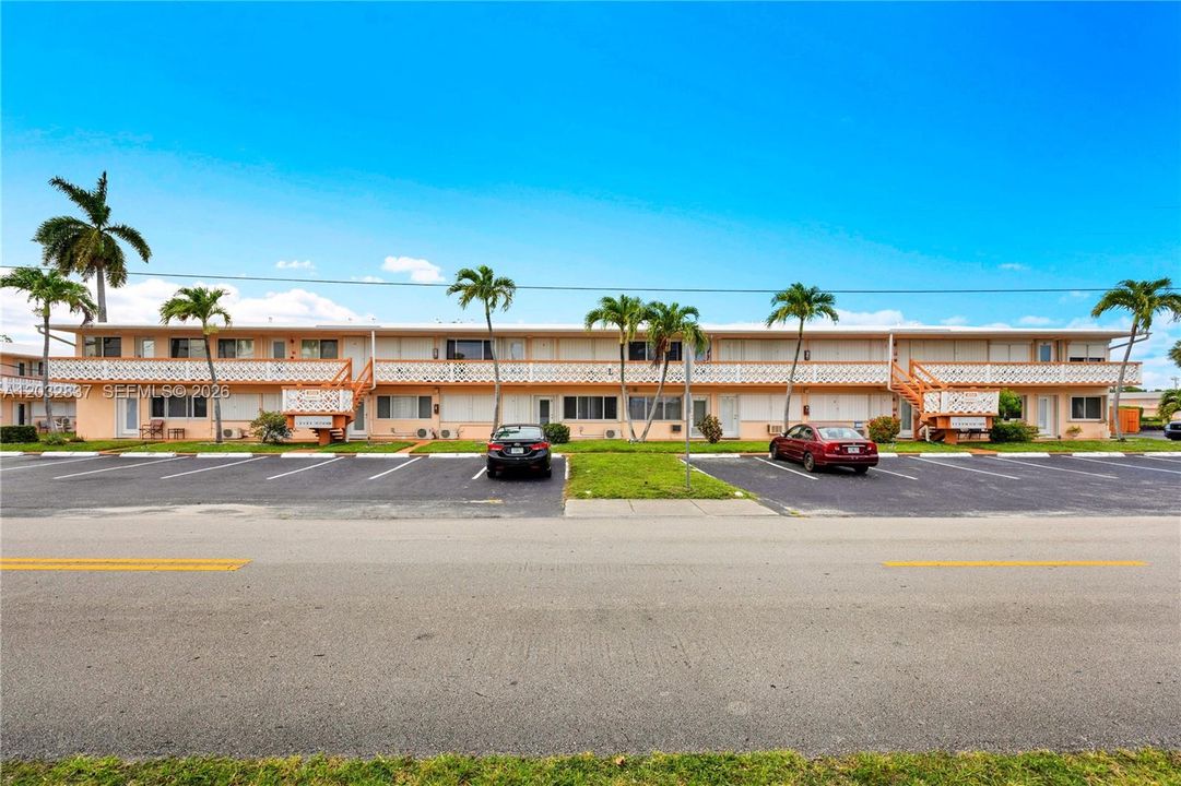 For Sale: $189,000 (2 beds, 1 baths, 848 Square Feet)