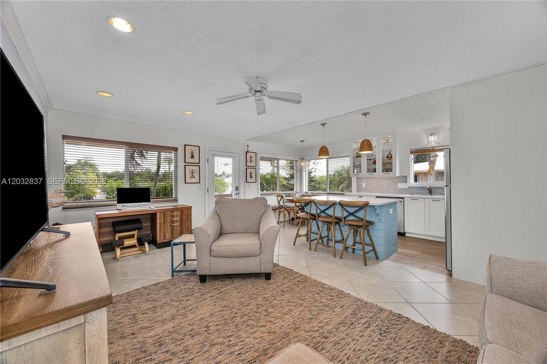 For Sale: $189,000 (2 beds, 1 baths, 848 Square Feet)