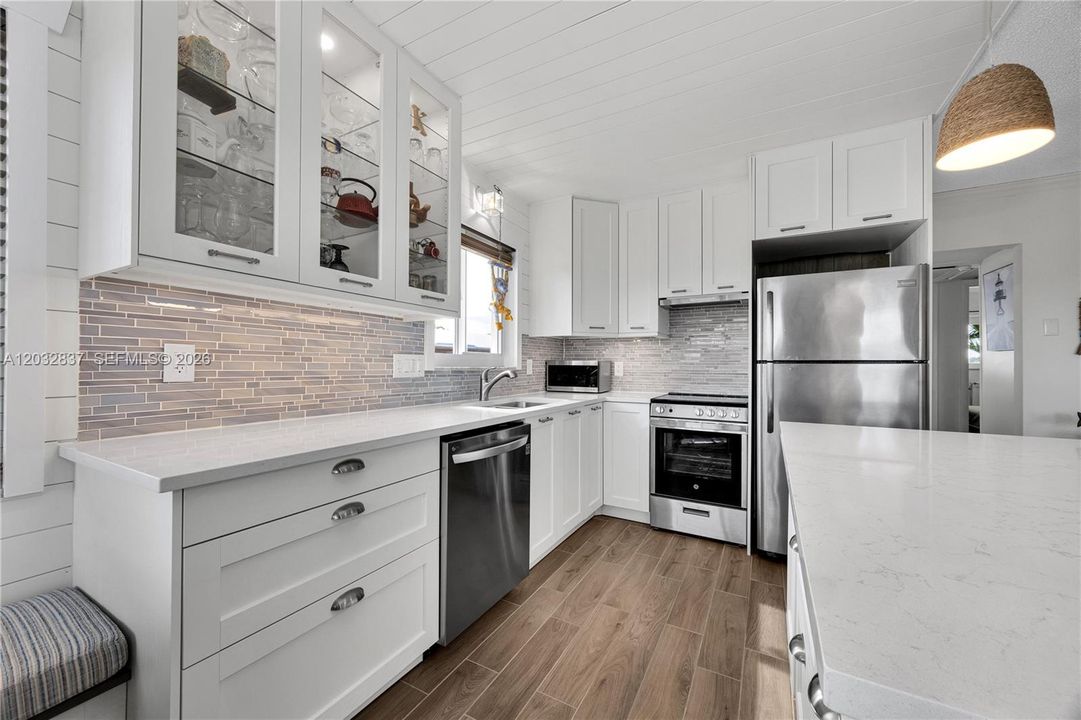 For Sale: $189,000 (2 beds, 1 baths, 848 Square Feet)