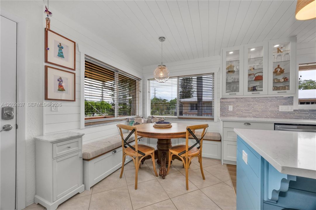 For Sale: $189,000 (2 beds, 1 baths, 848 Square Feet)