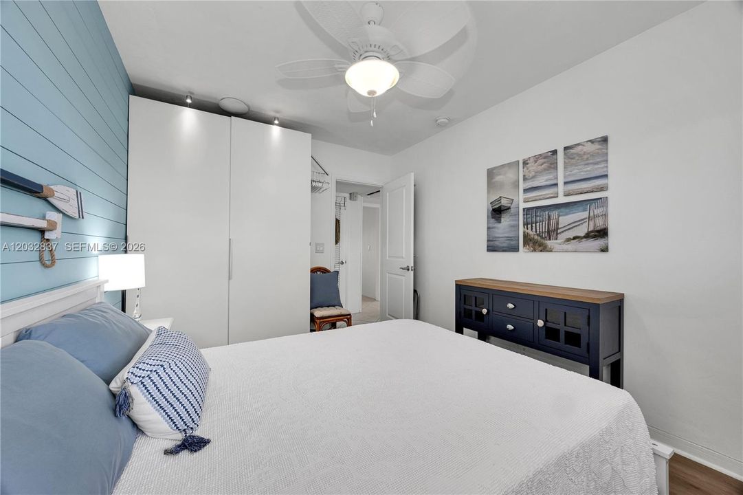 For Sale: $189,000 (2 beds, 1 baths, 848 Square Feet)