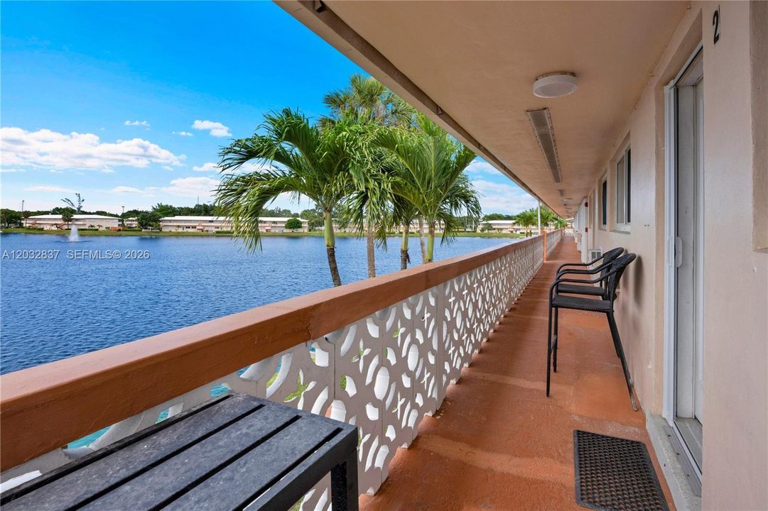 For Sale: $189,000 (2 beds, 1 baths, 848 Square Feet)