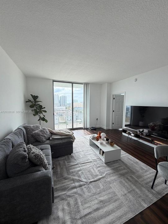 Active With Contract: $2,700 (2 beds, 2 baths, 1200 Square Feet)