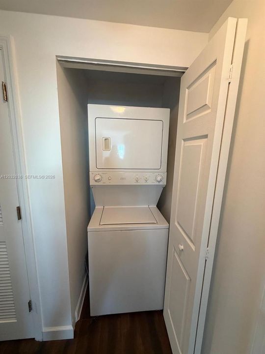 Active With Contract: $2,700 (2 beds, 2 baths, 1200 Square Feet)