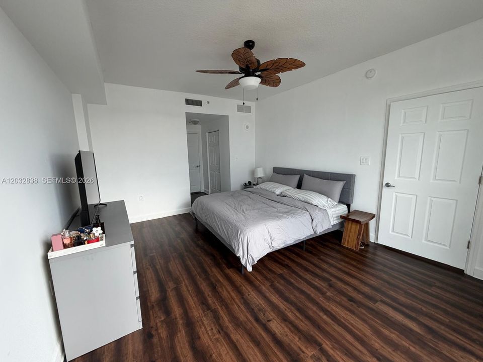 Active With Contract: $2,700 (2 beds, 2 baths, 1200 Square Feet)