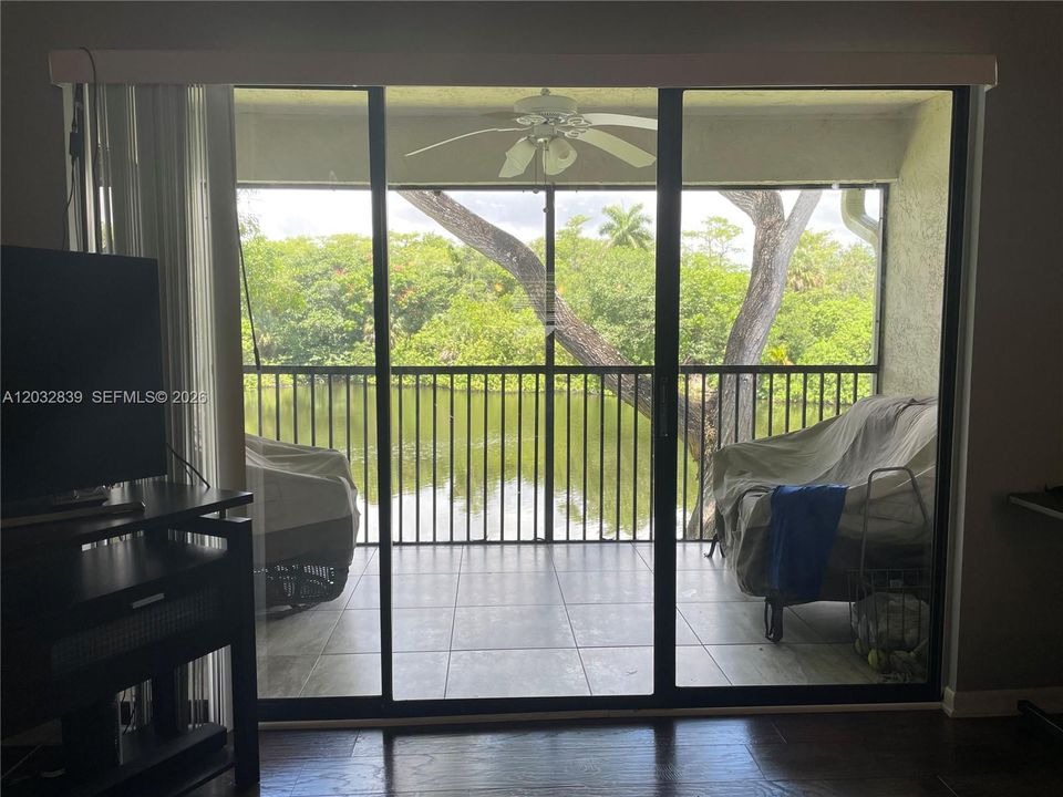 For Sale: $284,900 (2 beds, 2 baths, 1254 Square Feet)