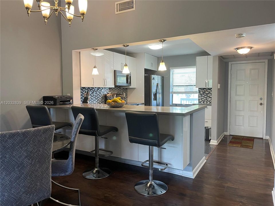 For Sale: $284,900 (2 beds, 2 baths, 1254 Square Feet)