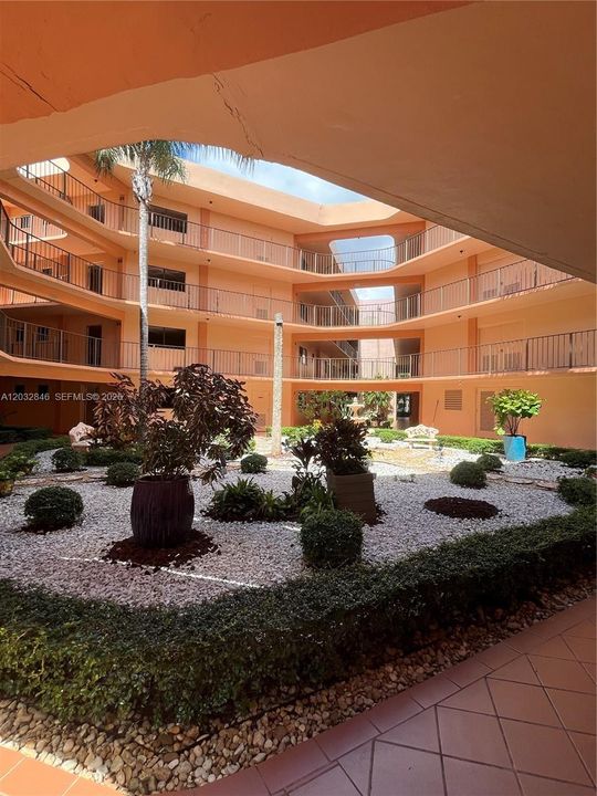 For Rent: $1,795 (1 beds, 1 baths, 705 Square Feet)