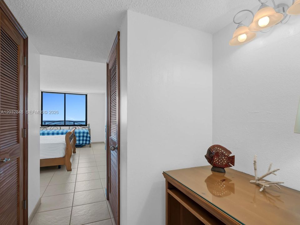 For Sale: $450,000 (1 beds, 1 baths, 1000 Square Feet)