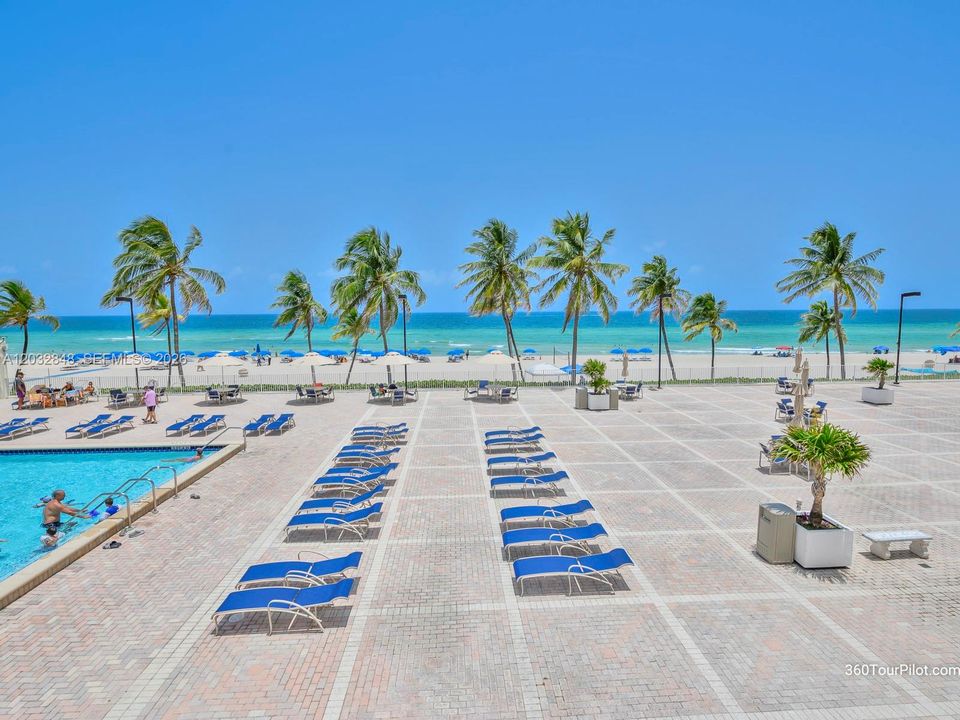 For Sale: $450,000 (1 beds, 1 baths, 1000 Square Feet)