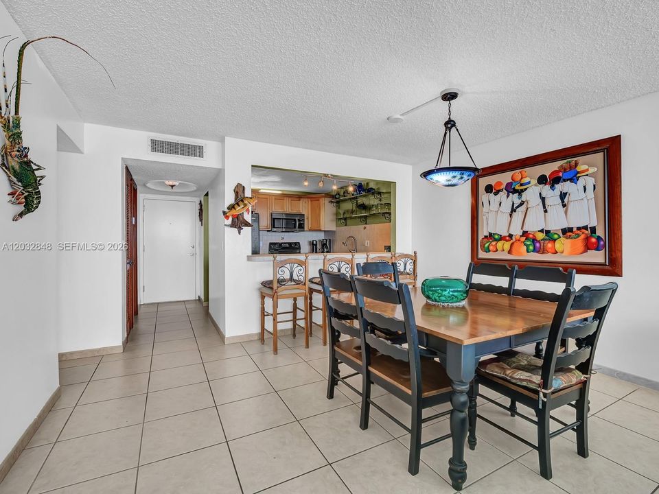 For Sale: $450,000 (1 beds, 1 baths, 1000 Square Feet)