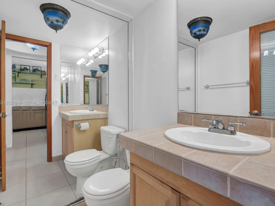 For Sale: $450,000 (1 beds, 1 baths, 1000 Square Feet)