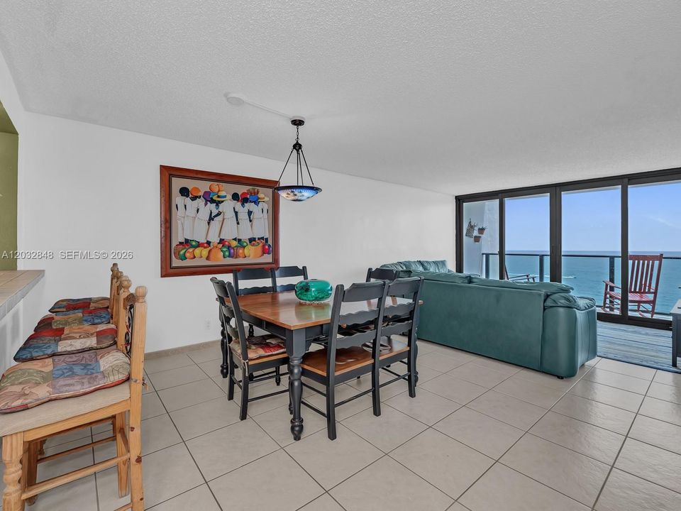 For Sale: $450,000 (1 beds, 1 baths, 1000 Square Feet)