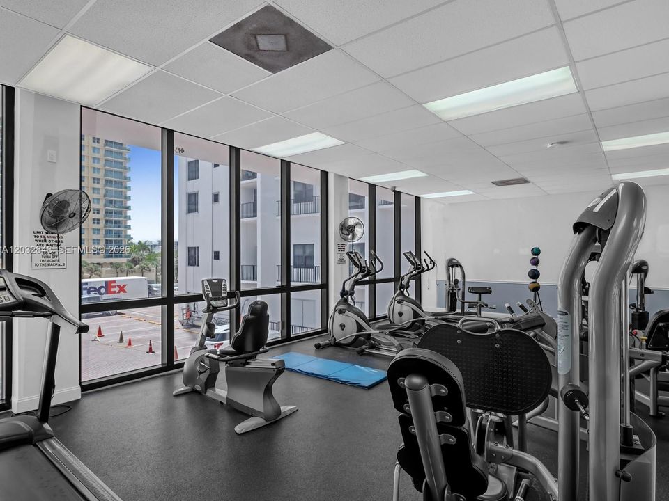 For Sale: $450,000 (1 beds, 1 baths, 1000 Square Feet)
