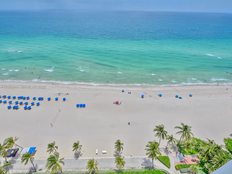 For Sale: $450,000 (1 beds, 1 baths, 1000 Square Feet)