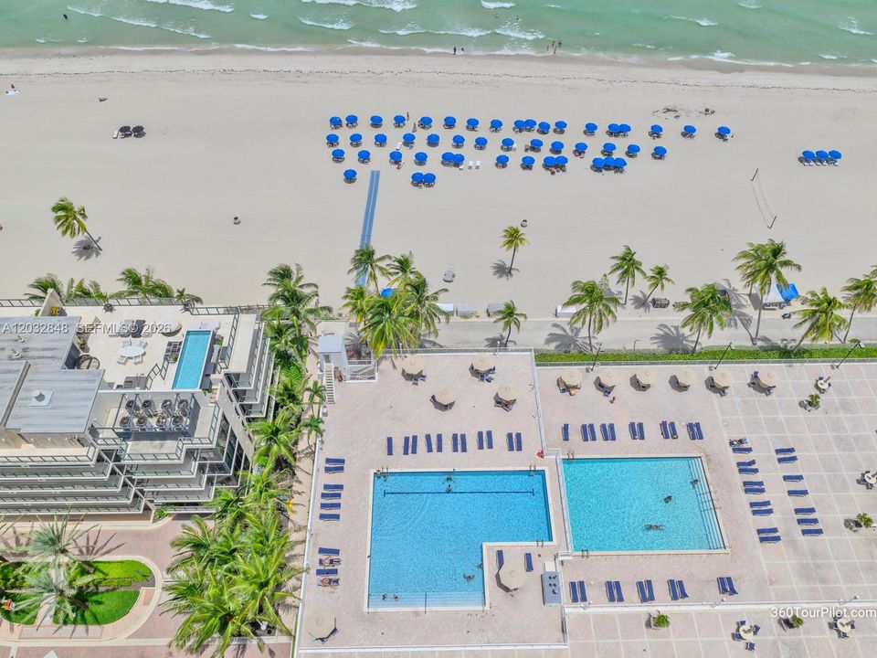 For Sale: $450,000 (1 beds, 1 baths, 1000 Square Feet)