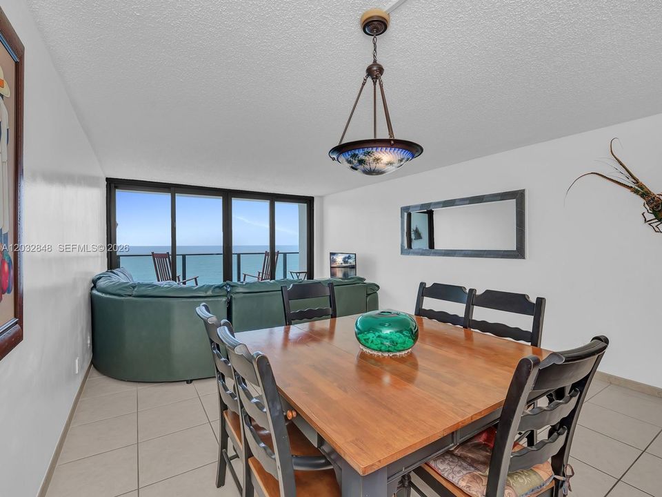 For Sale: $450,000 (1 beds, 1 baths, 1000 Square Feet)