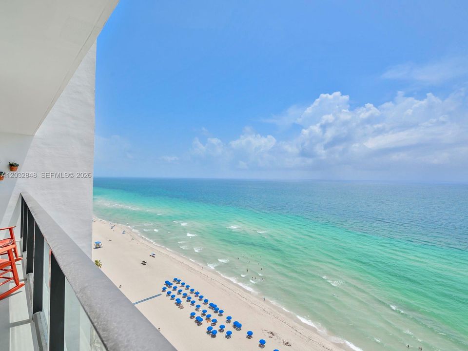 For Sale: $450,000 (1 beds, 1 baths, 1000 Square Feet)
