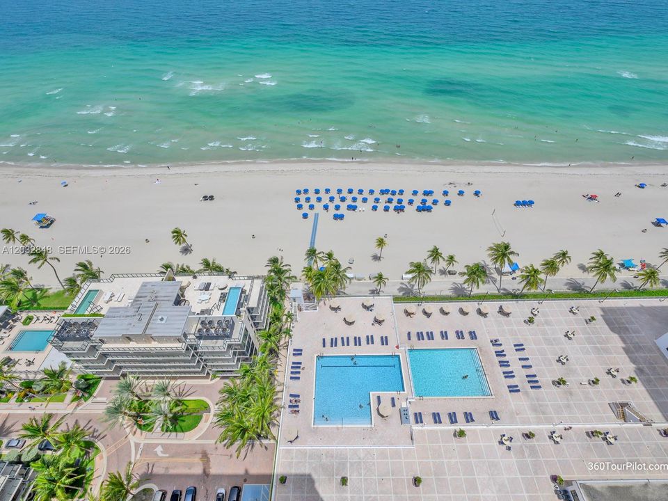 For Sale: $450,000 (1 beds, 1 baths, 1000 Square Feet)