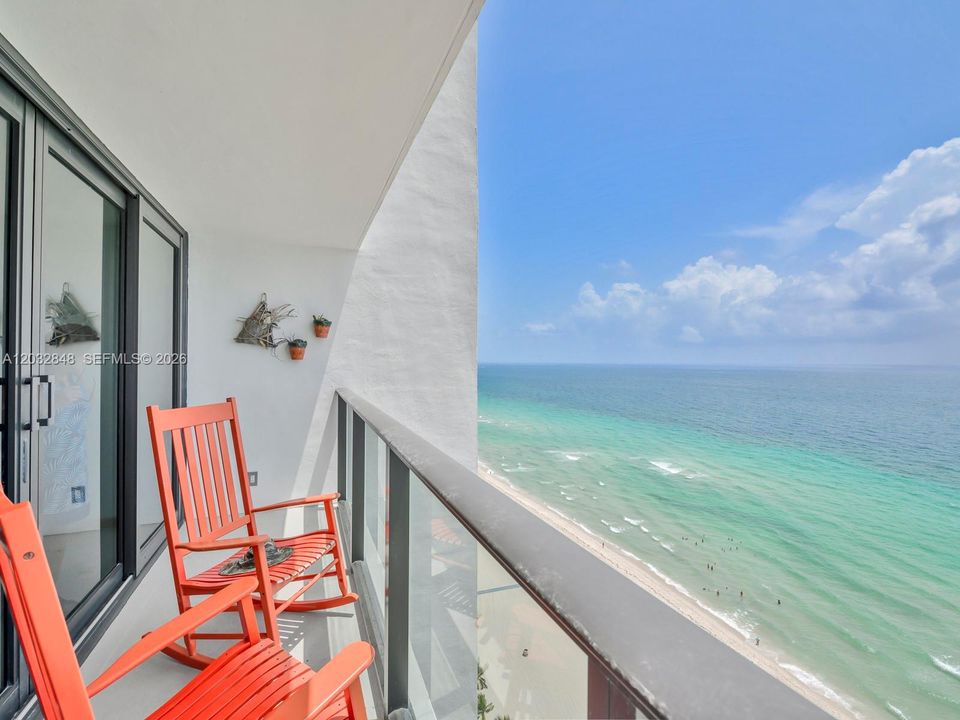For Sale: $450,000 (1 beds, 1 baths, 1000 Square Feet)