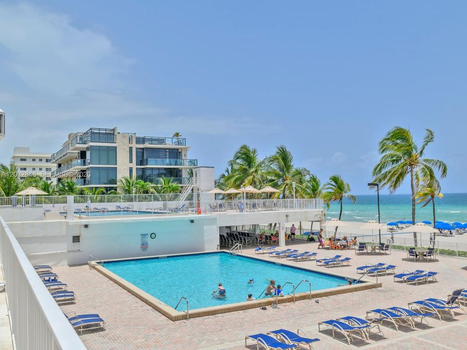For Sale: $450,000 (1 beds, 1 baths, 1000 Square Feet)