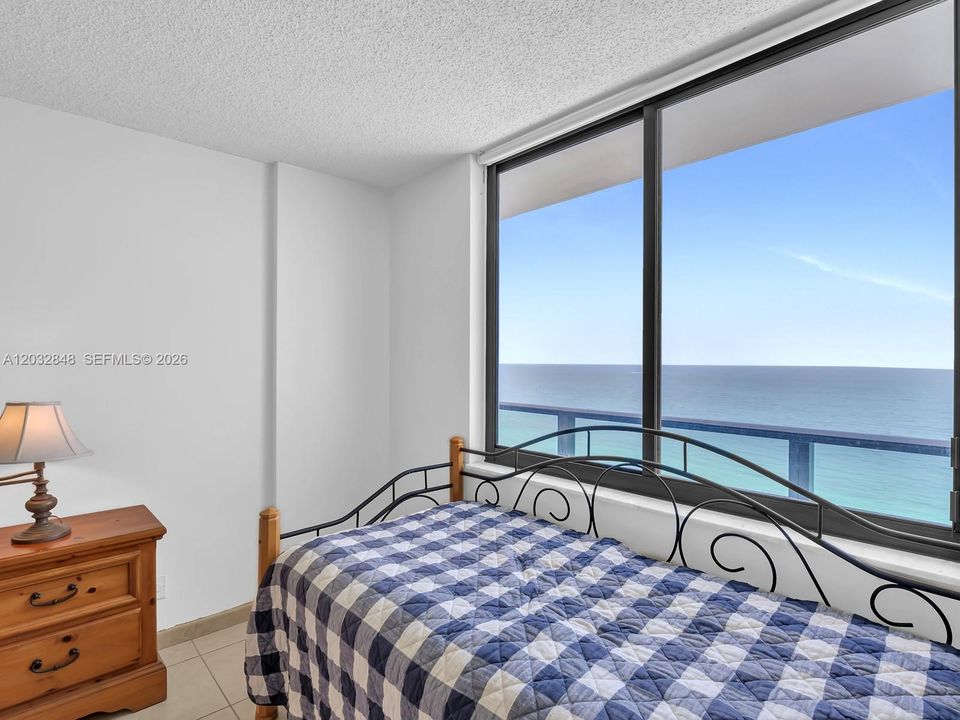 For Sale: $450,000 (1 beds, 1 baths, 1000 Square Feet)