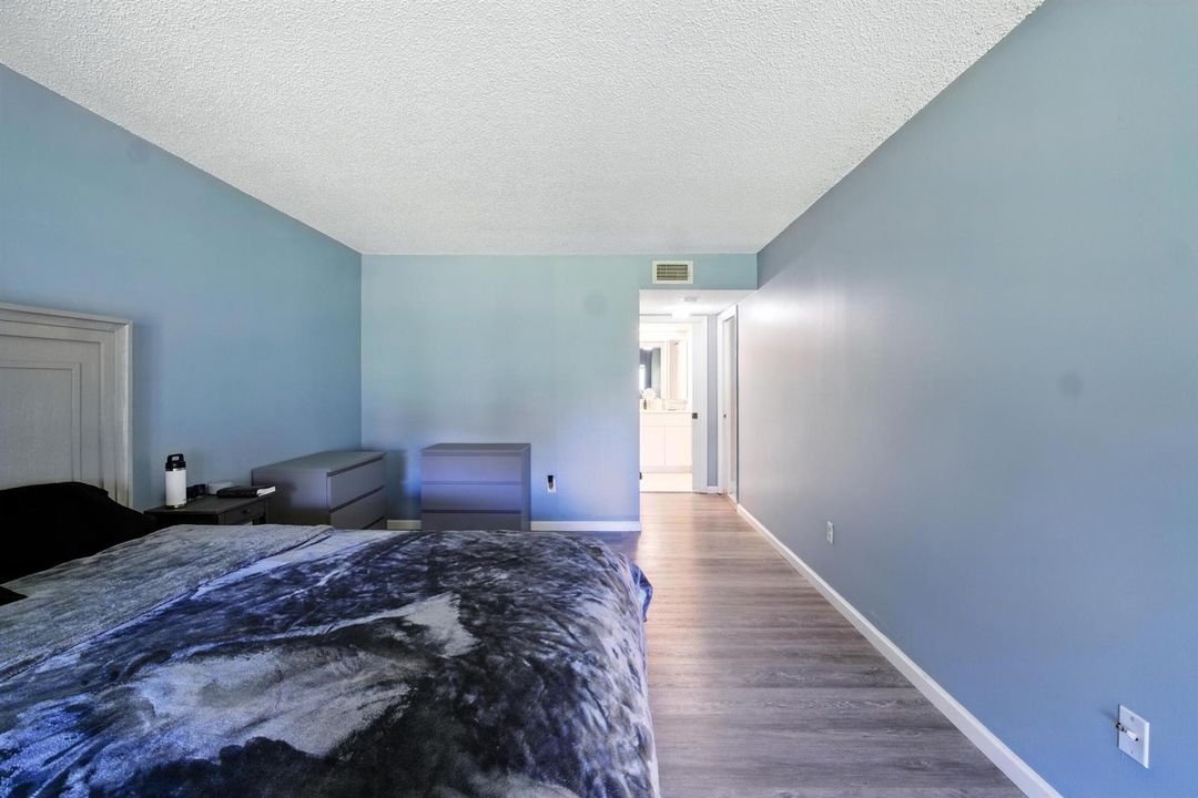 Bedroom 1 pic 3