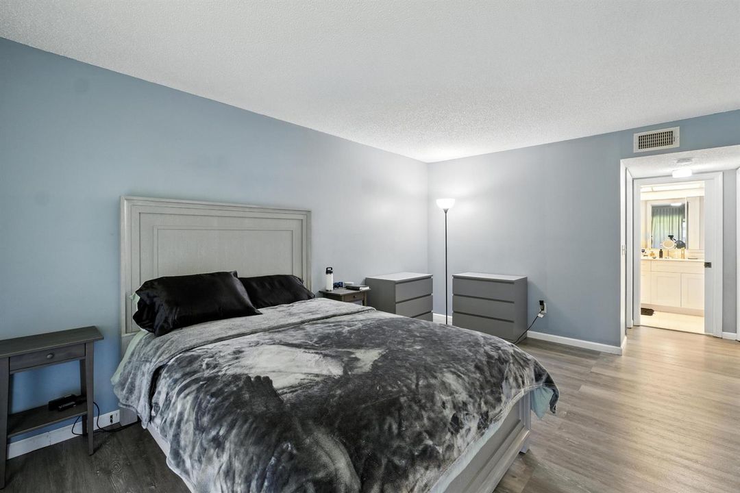 bedroom 1 pic 2