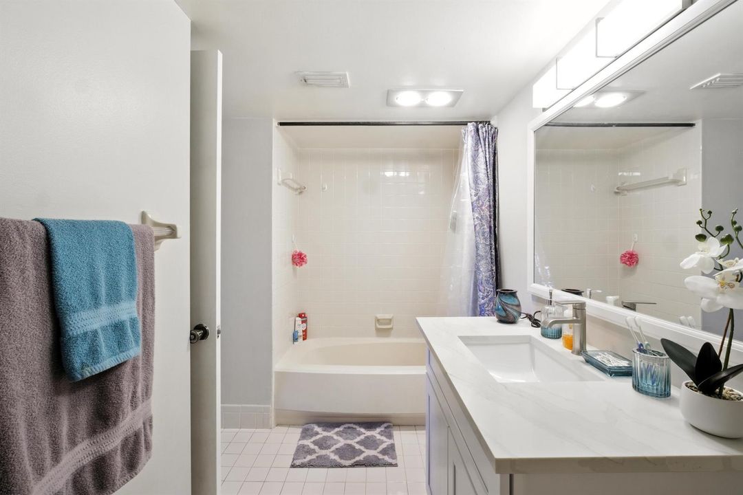 bathroom 2 pic 3