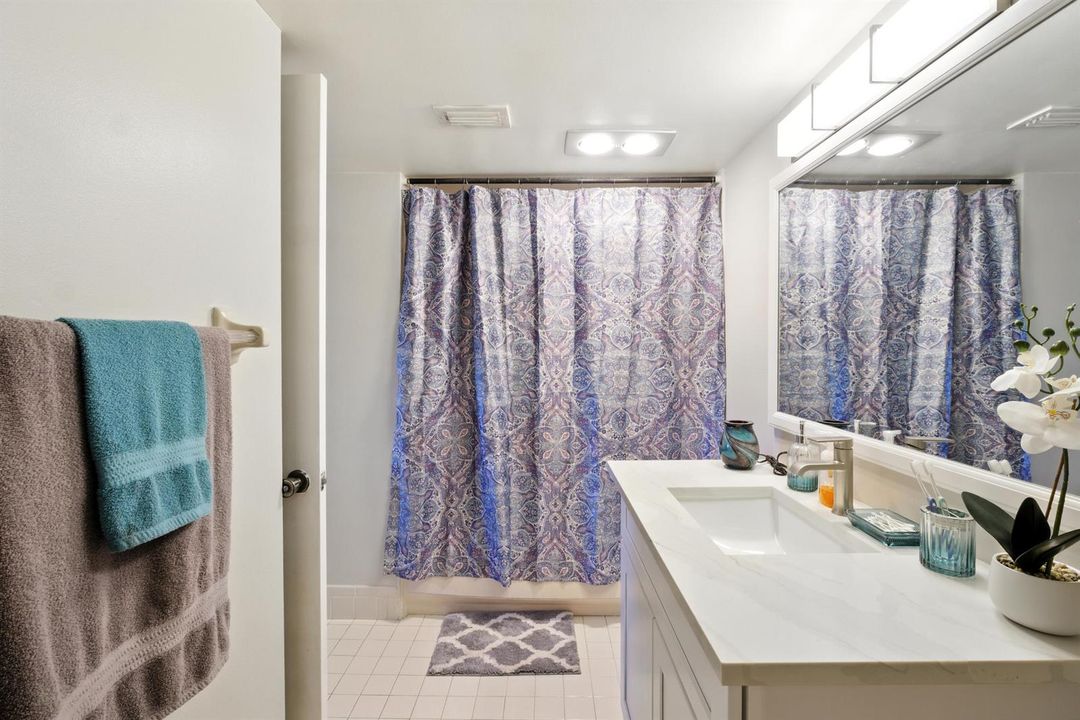 bathroom 2 pic 2