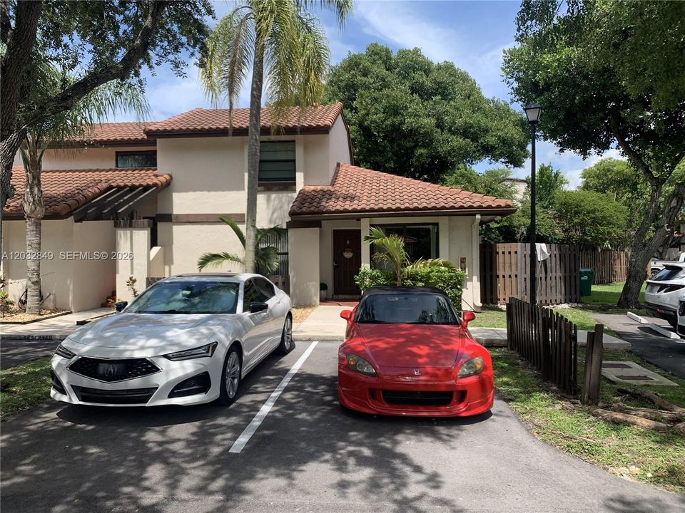 For Sale: $399,000 (2 beds, 1 baths, 1010 Square Feet)