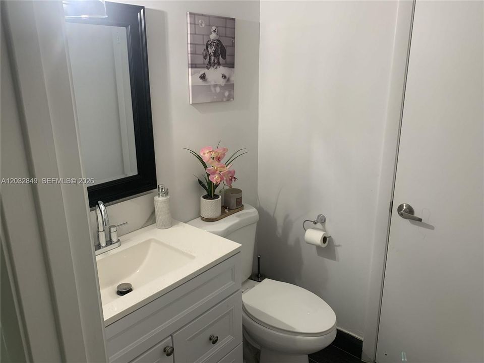 For Sale: $399,000 (2 beds, 1 baths, 1010 Square Feet)