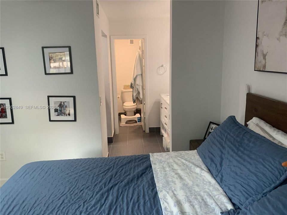 For Sale: $399,000 (2 beds, 1 baths, 1010 Square Feet)