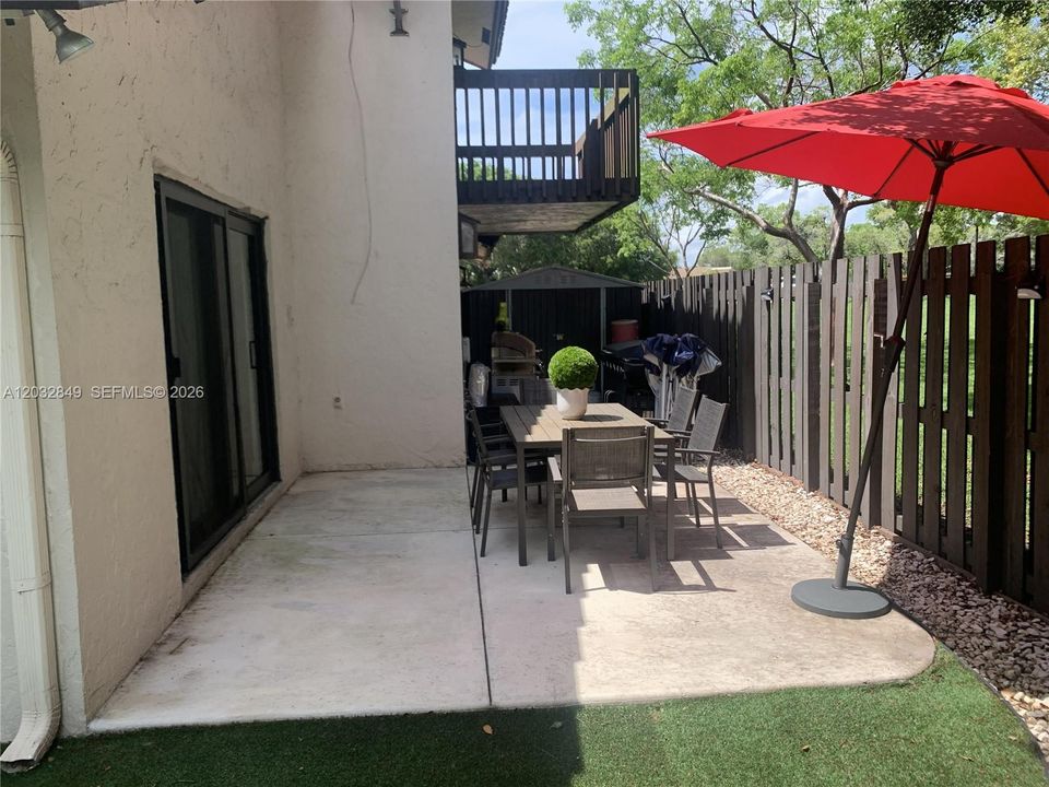 For Sale: $399,000 (2 beds, 1 baths, 1010 Square Feet)
