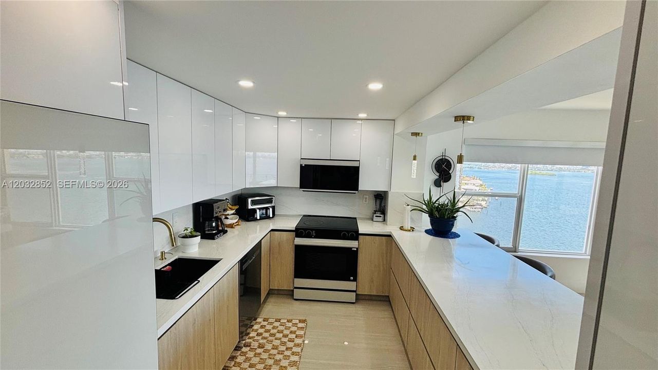 For Sale: $419,000 (2 beds, 2 baths, 1408 Square Feet)