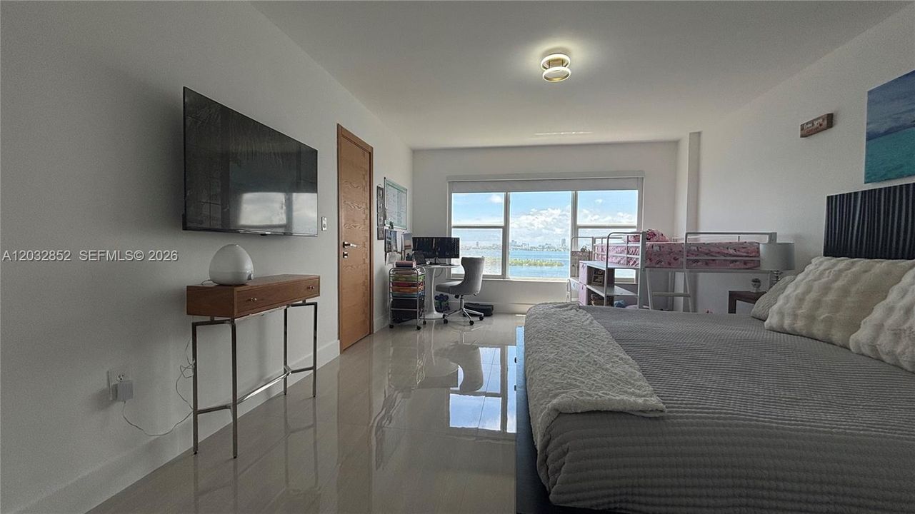 For Sale: $419,000 (2 beds, 2 baths, 1408 Square Feet)