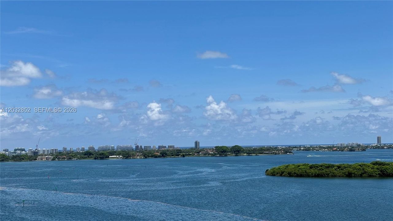 For Sale: $419,000 (2 beds, 2 baths, 1408 Square Feet)
