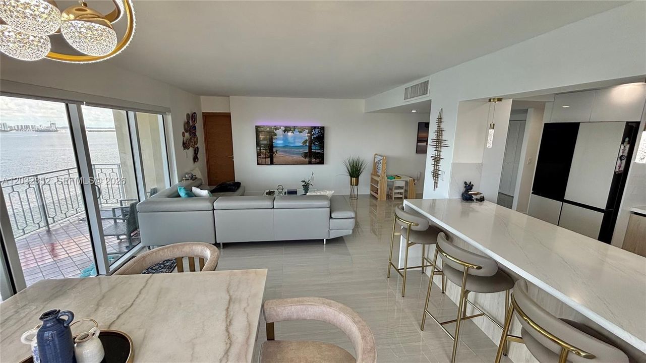 For Sale: $419,000 (2 beds, 2 baths, 1408 Square Feet)