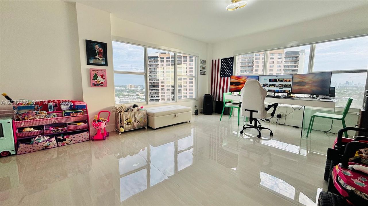 For Sale: $419,000 (2 beds, 2 baths, 1408 Square Feet)